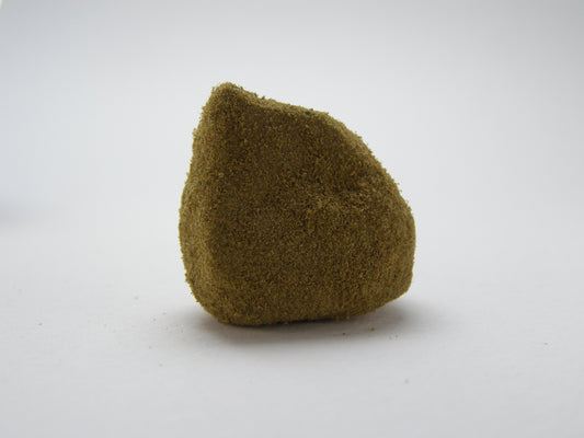 Gros plan sur des Moonrocks CBD claires et moelleuses – profil fruité citronné