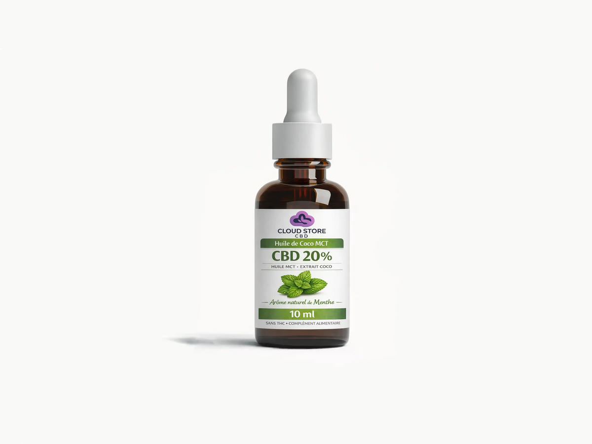 Photo d’une huile CBD 20 % à la menthe Cloud Store, élaborée sur une base d’huile MCT extraite de coco, reconnue pour sa neutralité gustative et sa biodisponibilité élevée. L’arôme naturel de menthe apporte une sensation fraîche et propre, sans amertume. Le CBD est extrait par CO₂ supercritique afin de préserver l’ensemble des composés actifs. Flacon compte-gouttes de qualité pharmaceutique, contenance 10 ml, THC ≤ 0,3 %.
