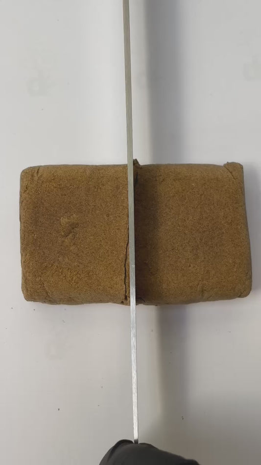 Gros plan sur Mousseux CBN – résine riche en CBN, CBD et CBG